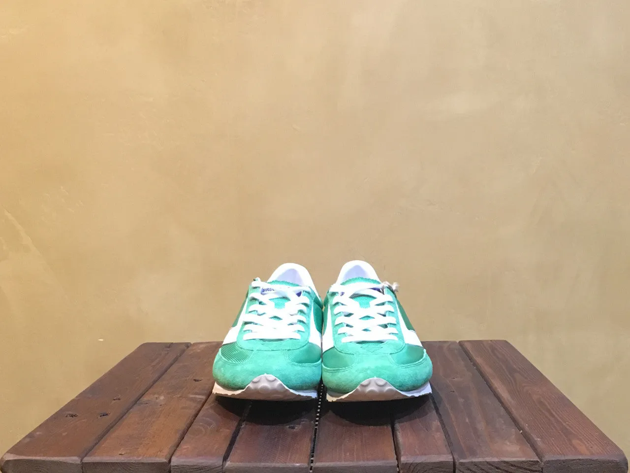 110166 1D 311 Brooks Vanguard Heritage Kelly Green/White