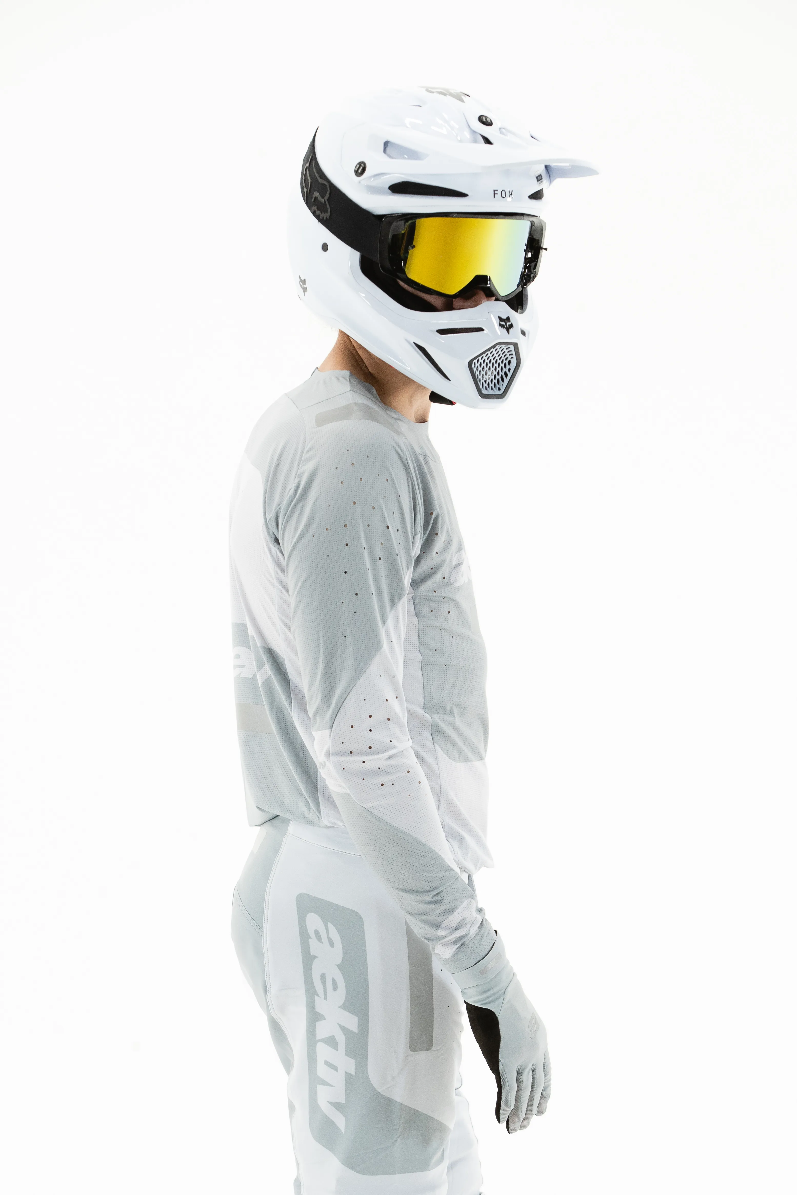 2025.1 Stealth Grey Glove