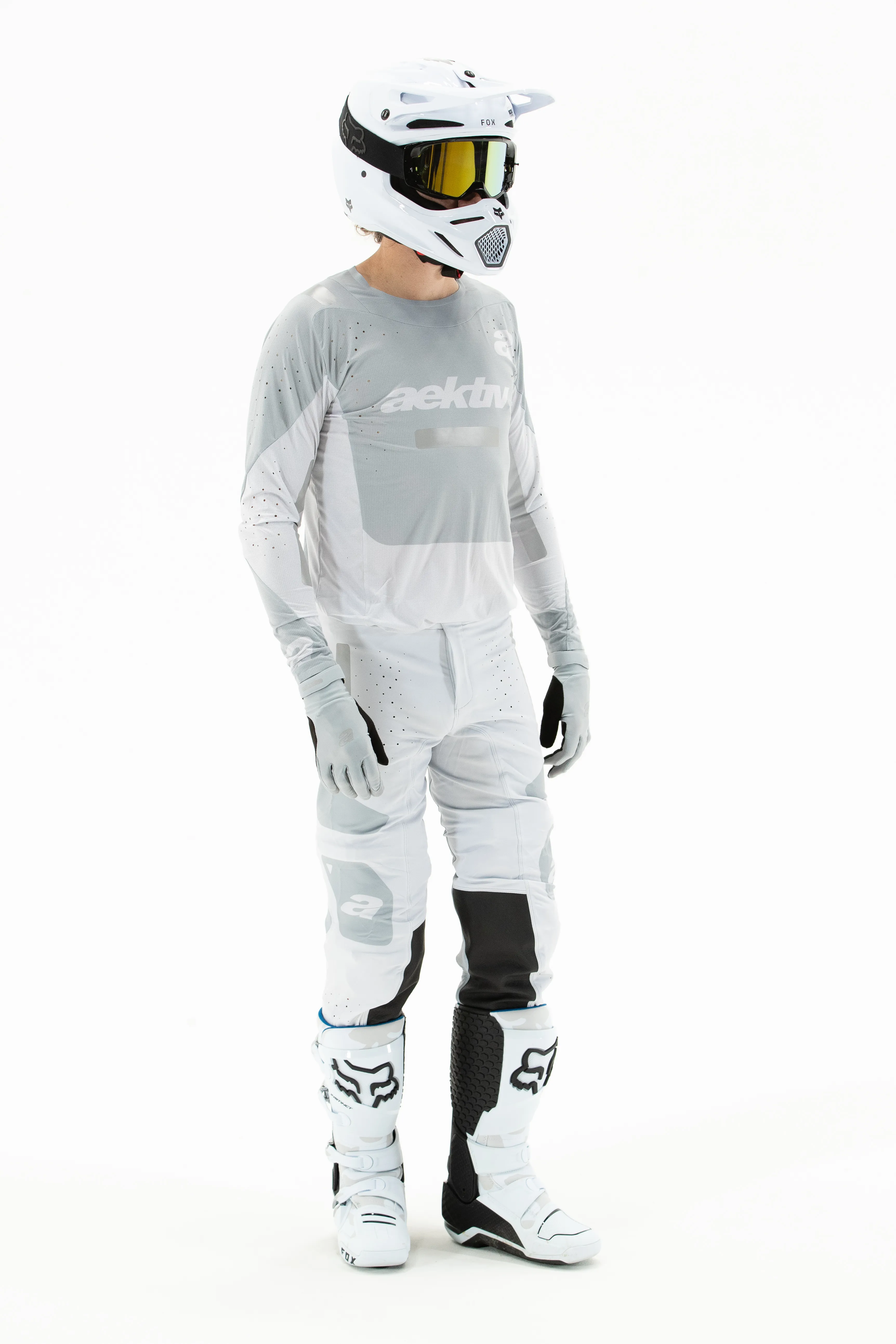2025.1 Stealth Grey Glove