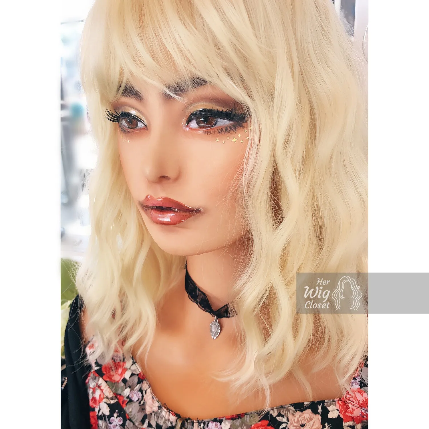 Amanda | Atomic Blonde Wavy Synthetic Wig with Bangs