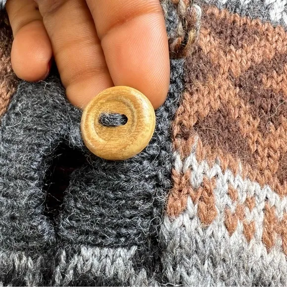 Arte Inka-Berfass 100%‎ Alpaca wool knitted sweater with wood buttons gorpcore