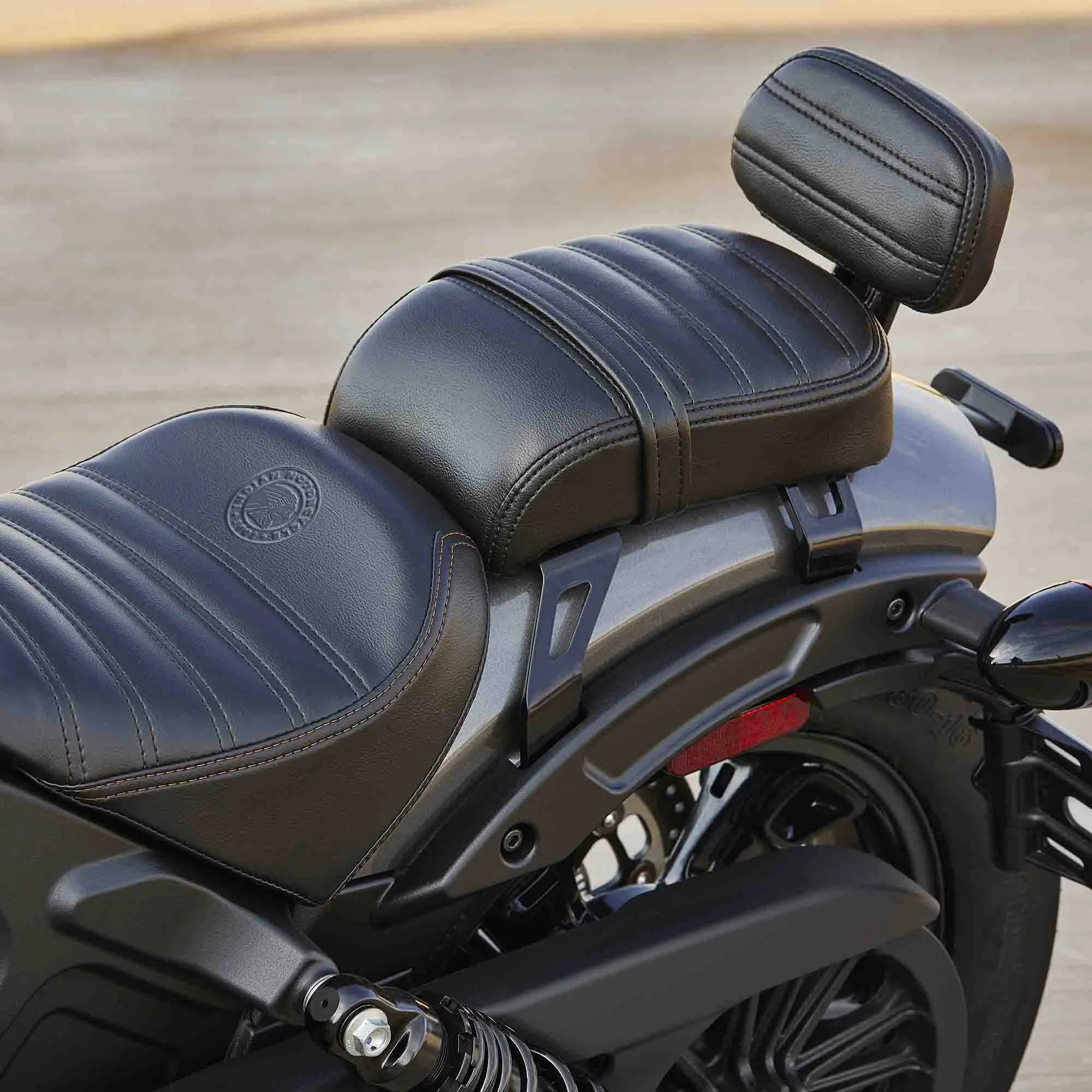 Bobber Passenger Seat with Backrest, Black
