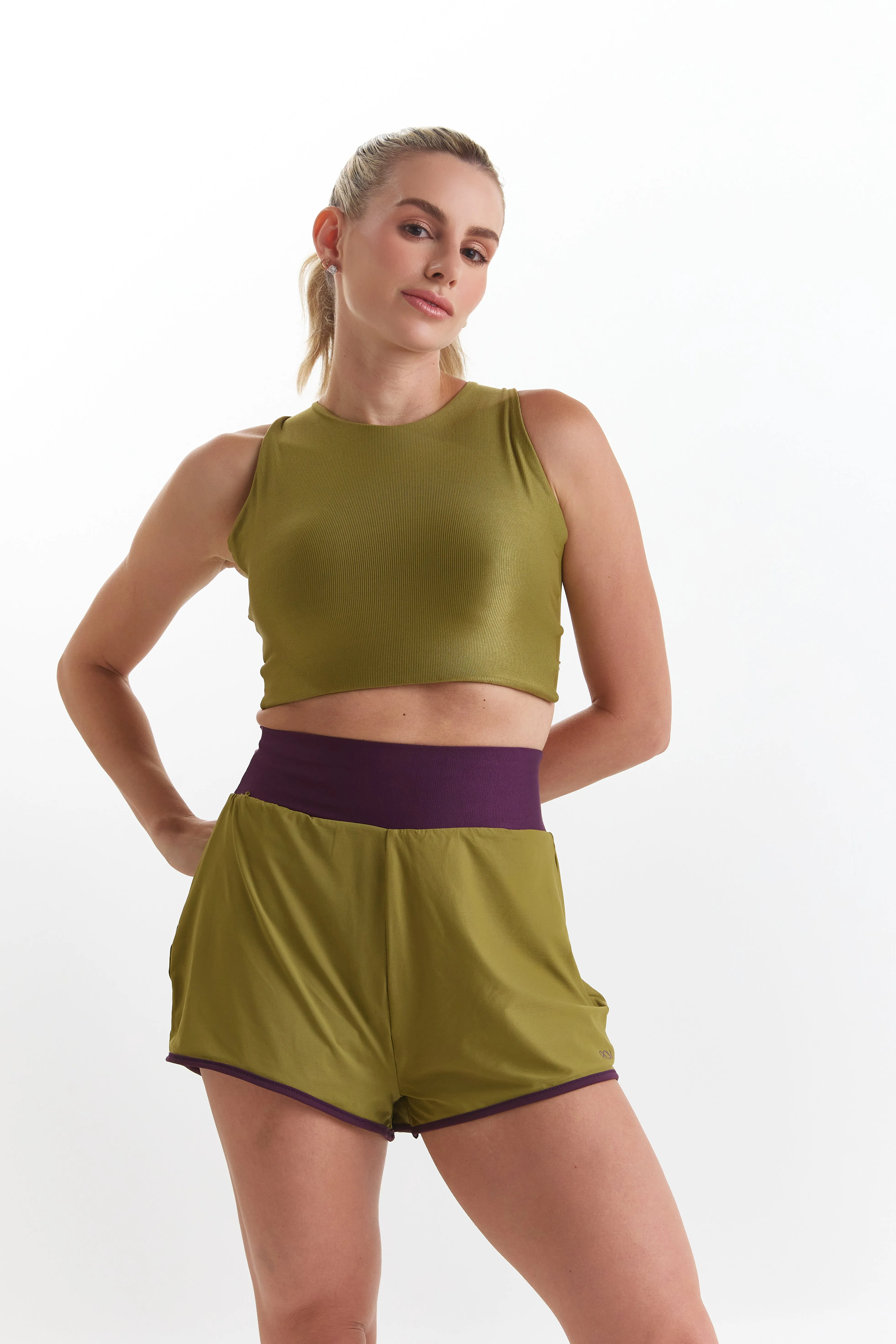 Duo Sculpt Crossback Sports Bra - Dual tone, high performance and style