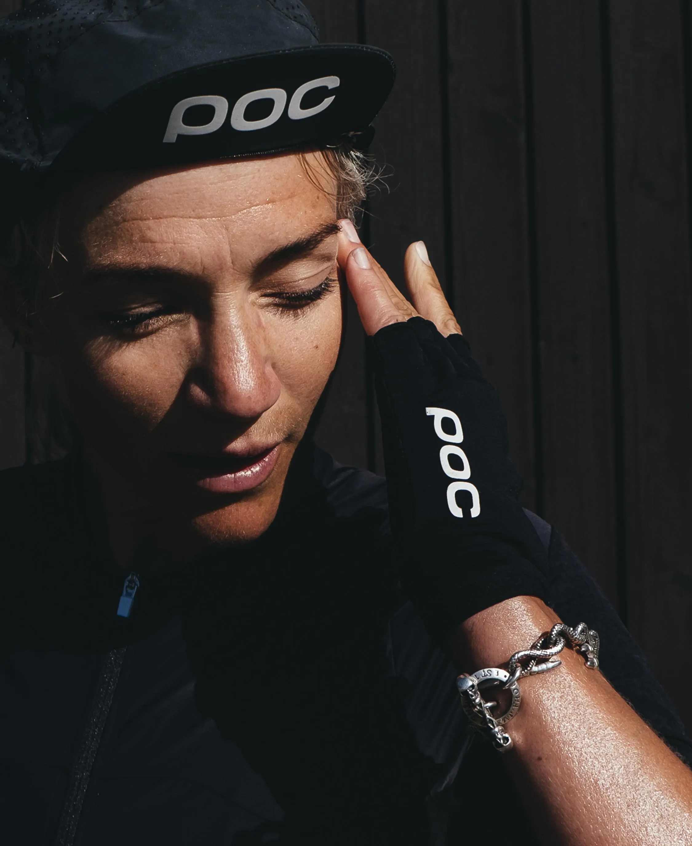 Essential Short Glove