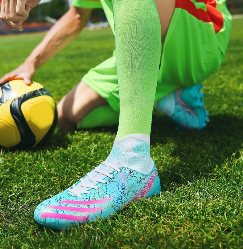 Fashion Personality New Men's High Top Soccer Shoes