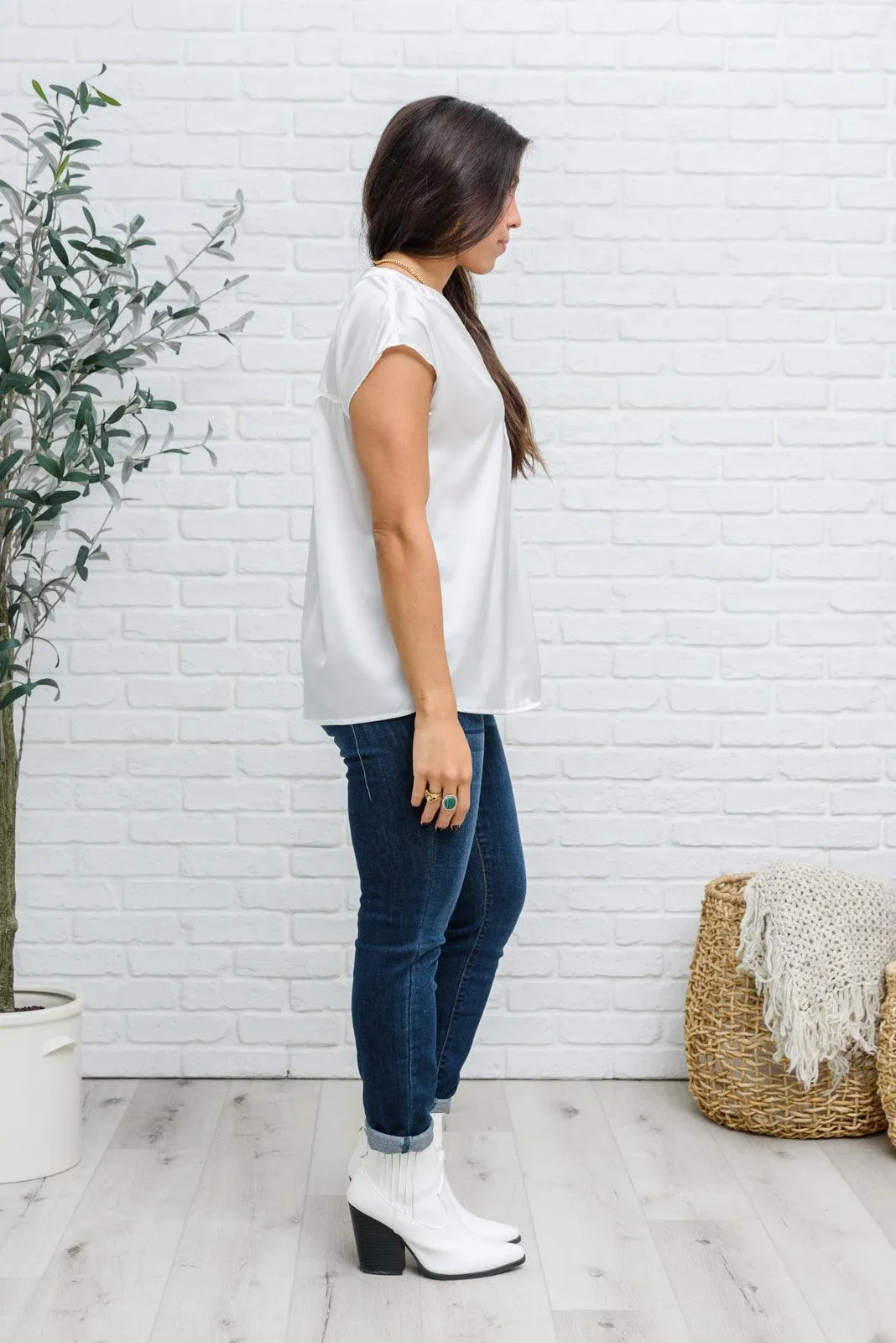 Hazel Blues® | Isn't It Ironic Top In White