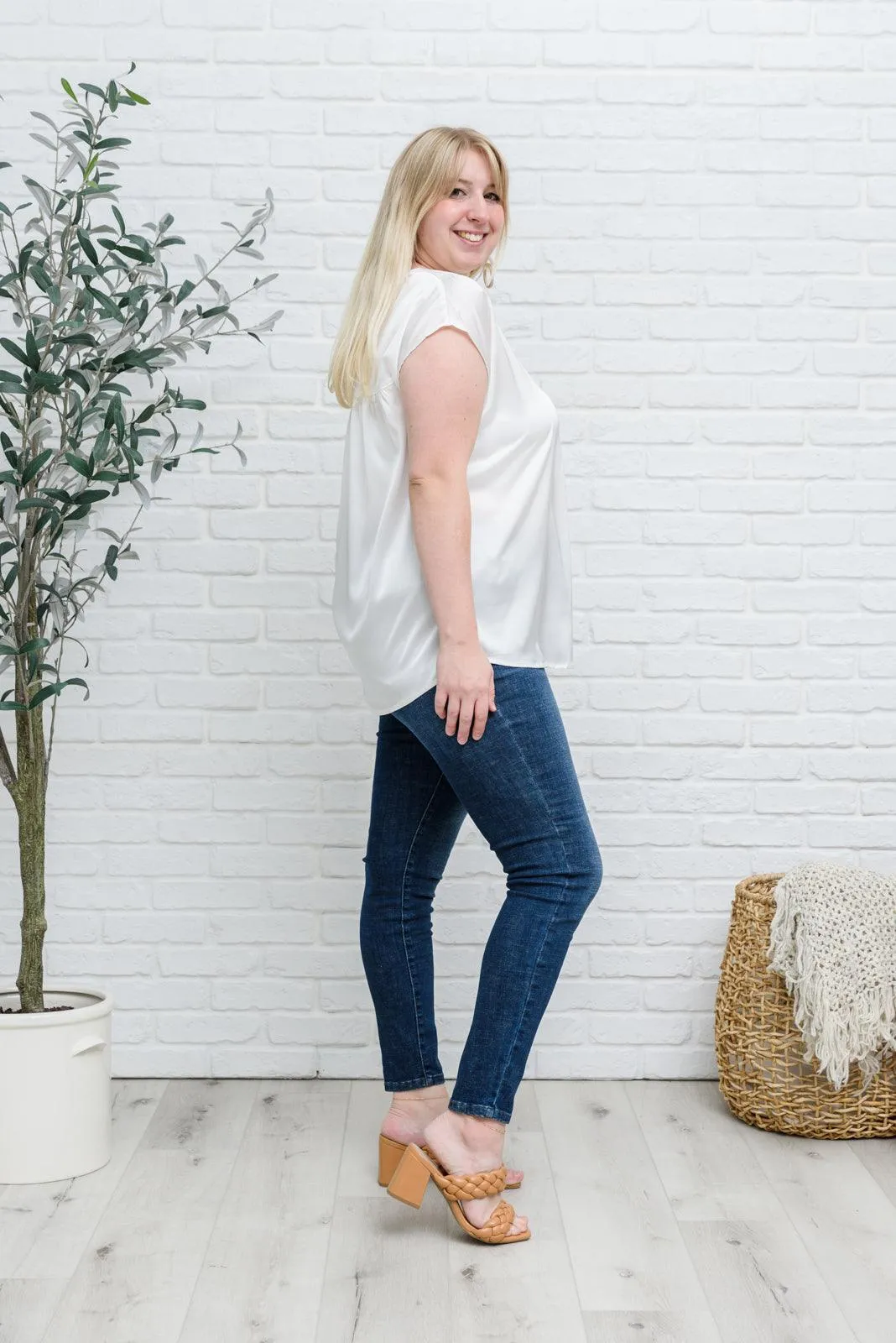 Hazel Blues® | Isn't It Ironic Top In White