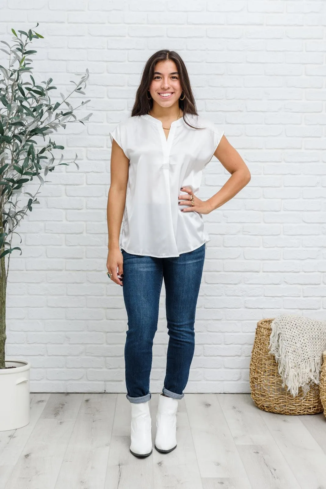 Hazel Blues® | Isn't It Ironic Top In White