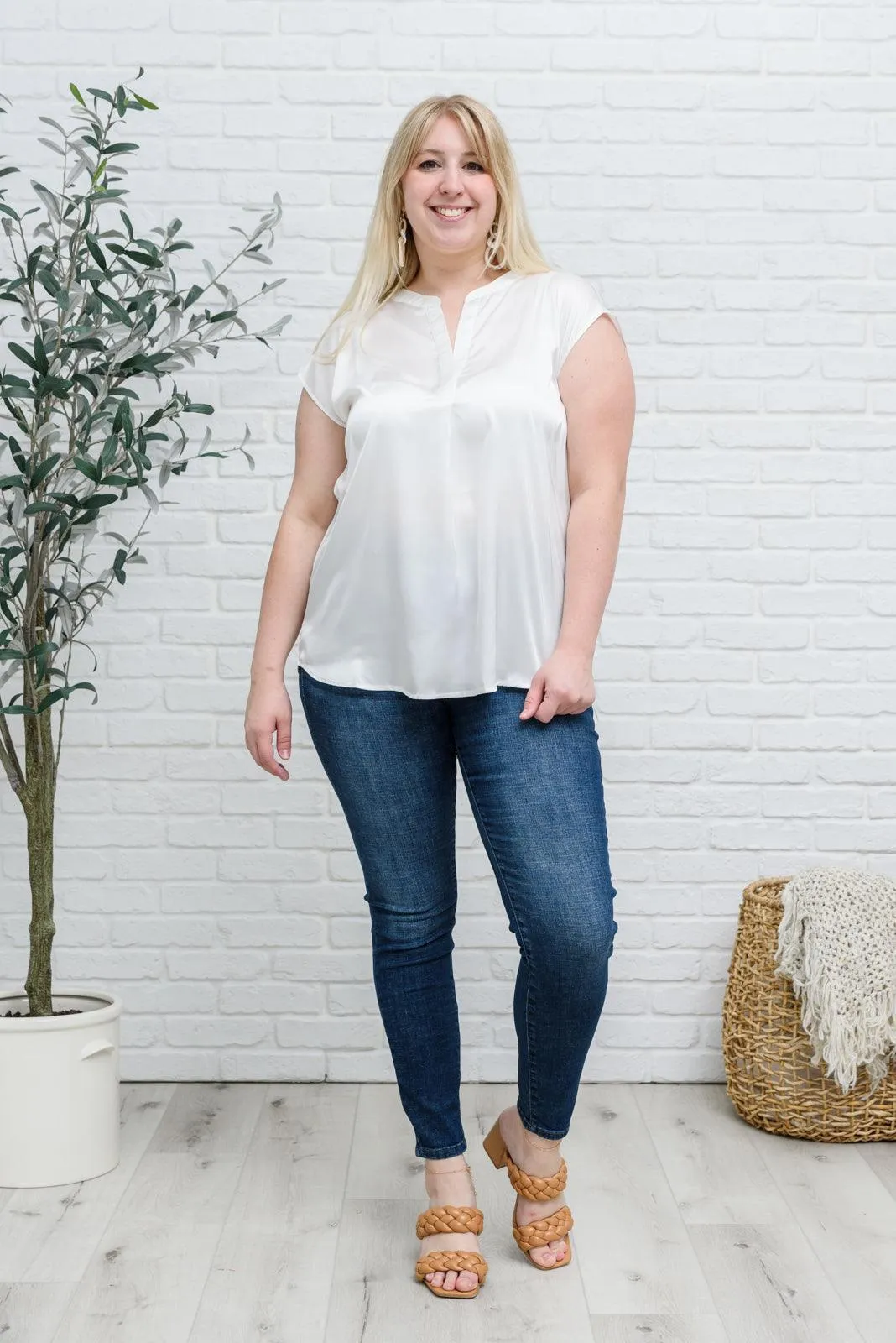 Hazel Blues® | Isn't It Ironic Top In White