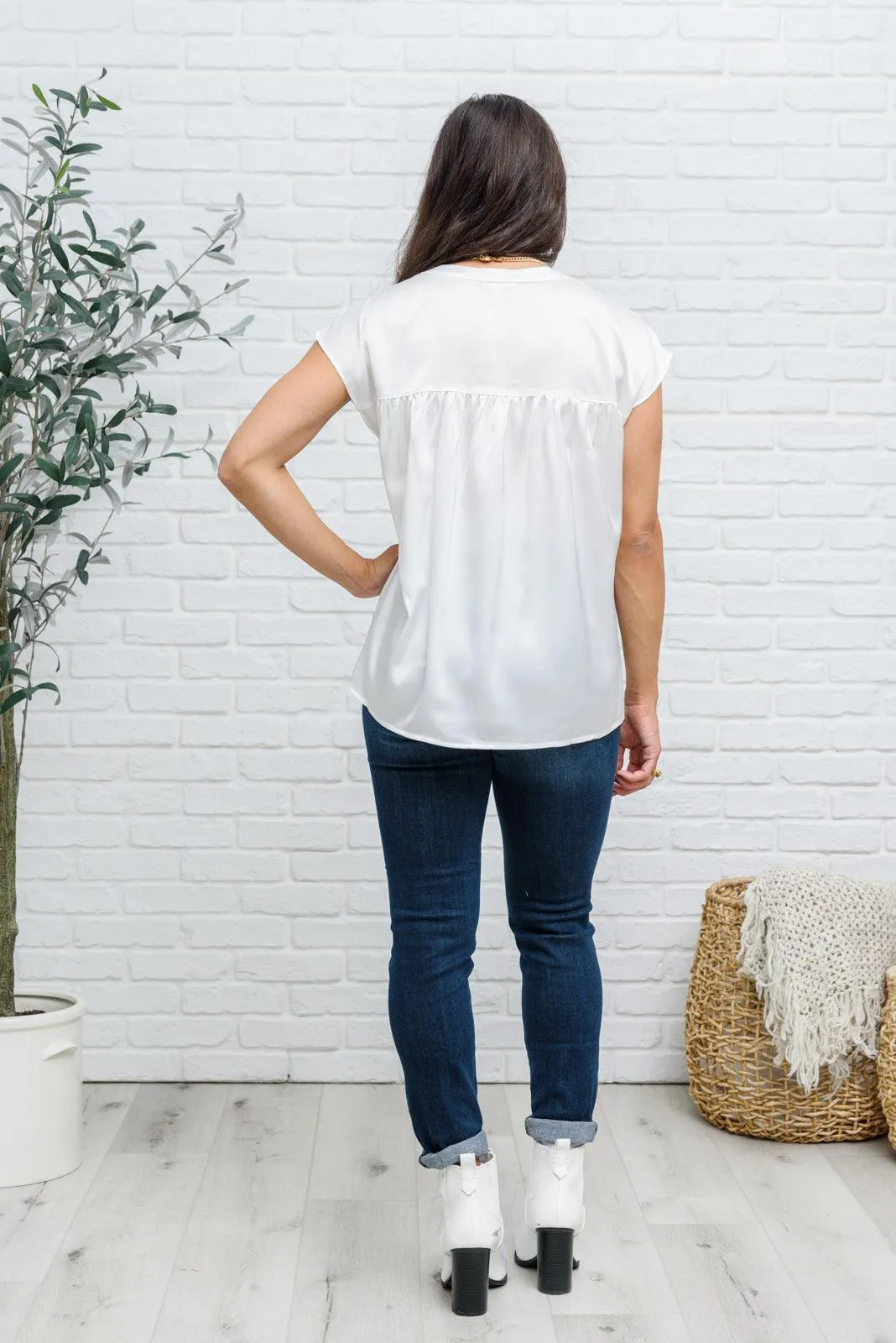 Hazel Blues® | Isn't It Ironic Top In White