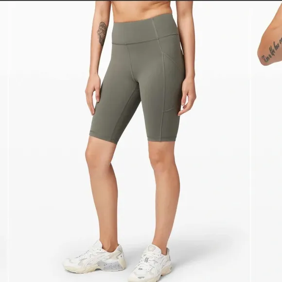 Lululemon Invigorate High-Rise Short with Pockets  10&quot; (Grey Sage)