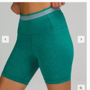 Lululemon Wunder Train HR Bike Short Teal Lagoon Logo Waistband Pocketed 12