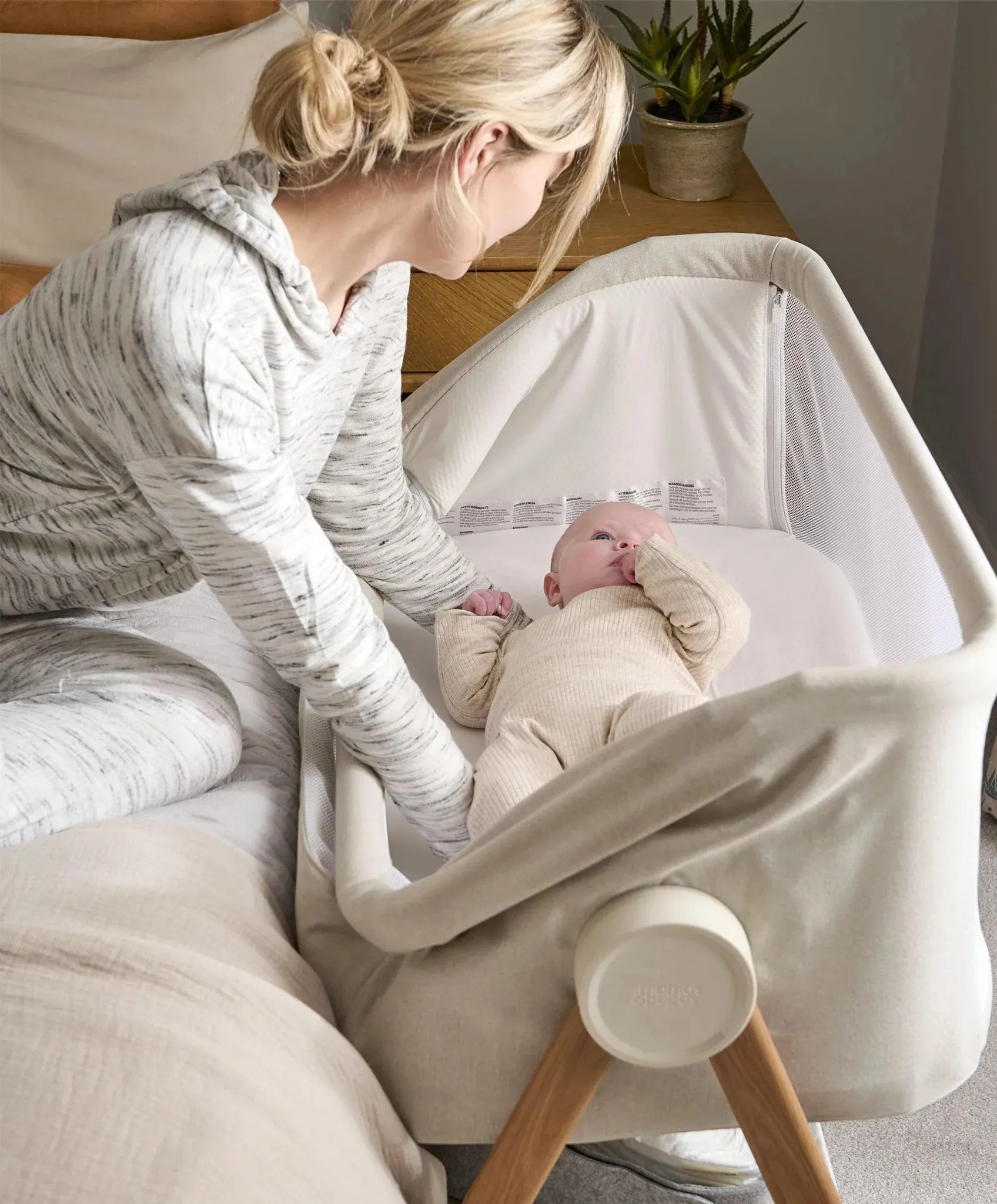 Mamas & Papas Lua Bedside Crib