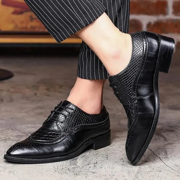 Men's Pointed British Carved Dress Shoes