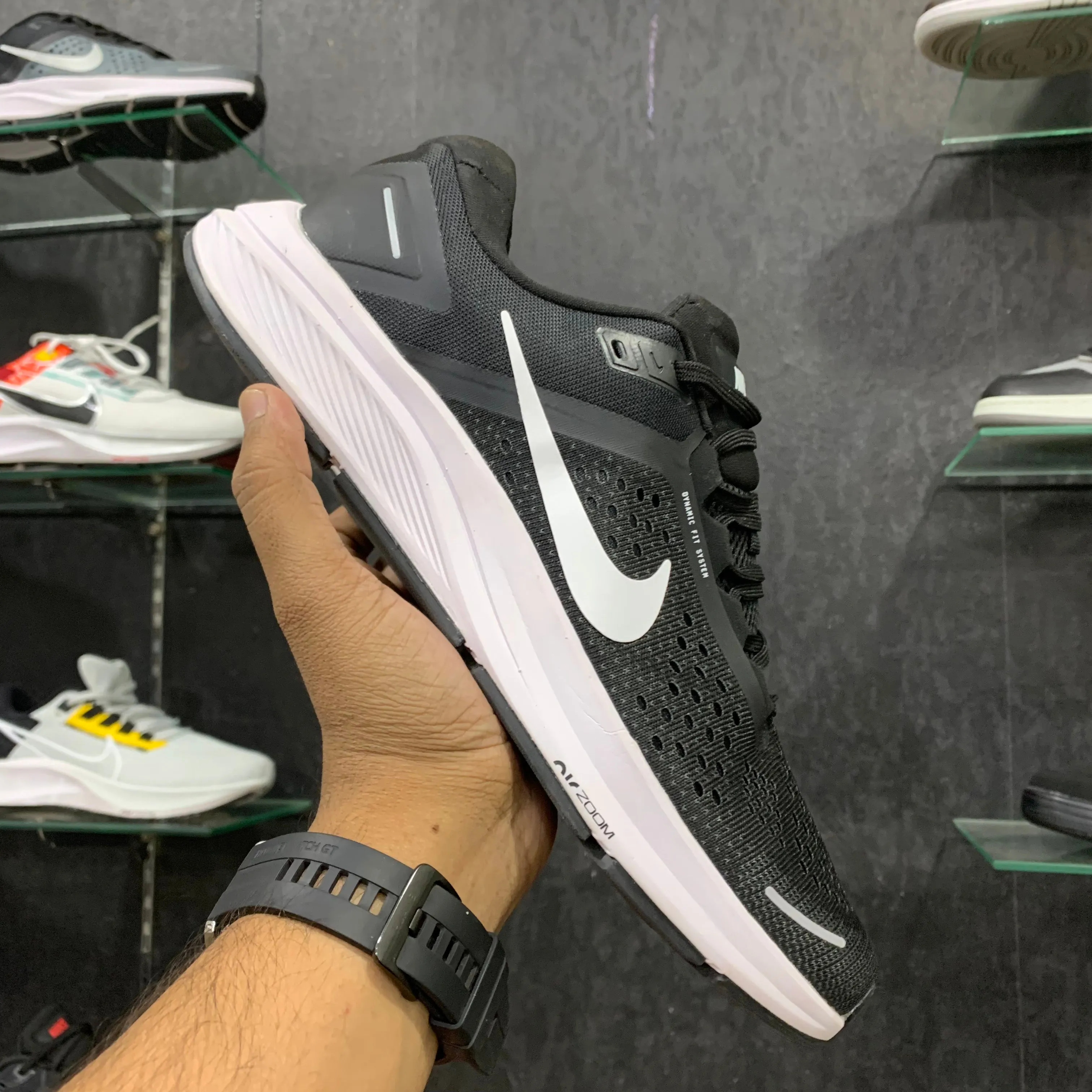 NK Zoom Structure 23 Black White
