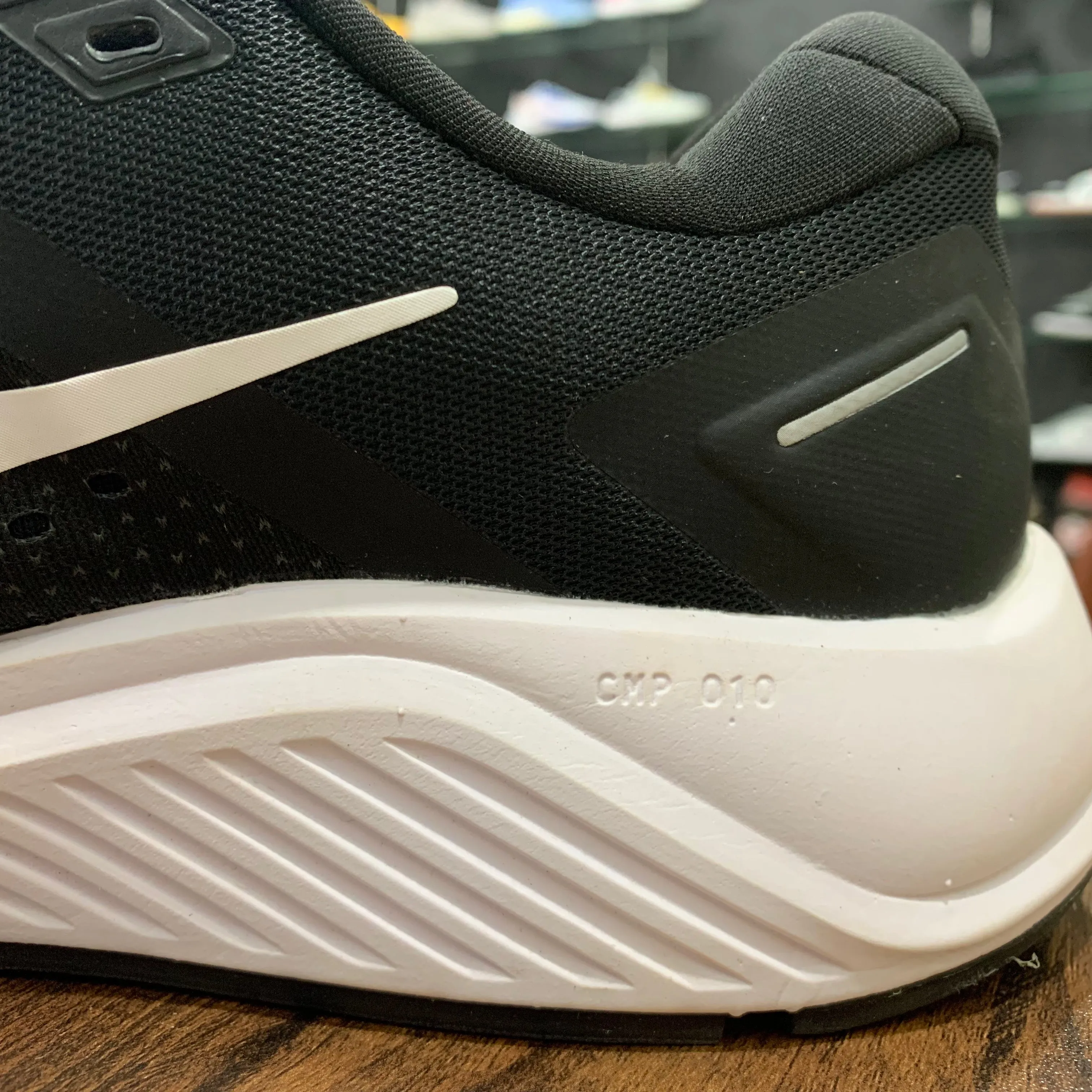 NK Zoom Structure 23 Black White