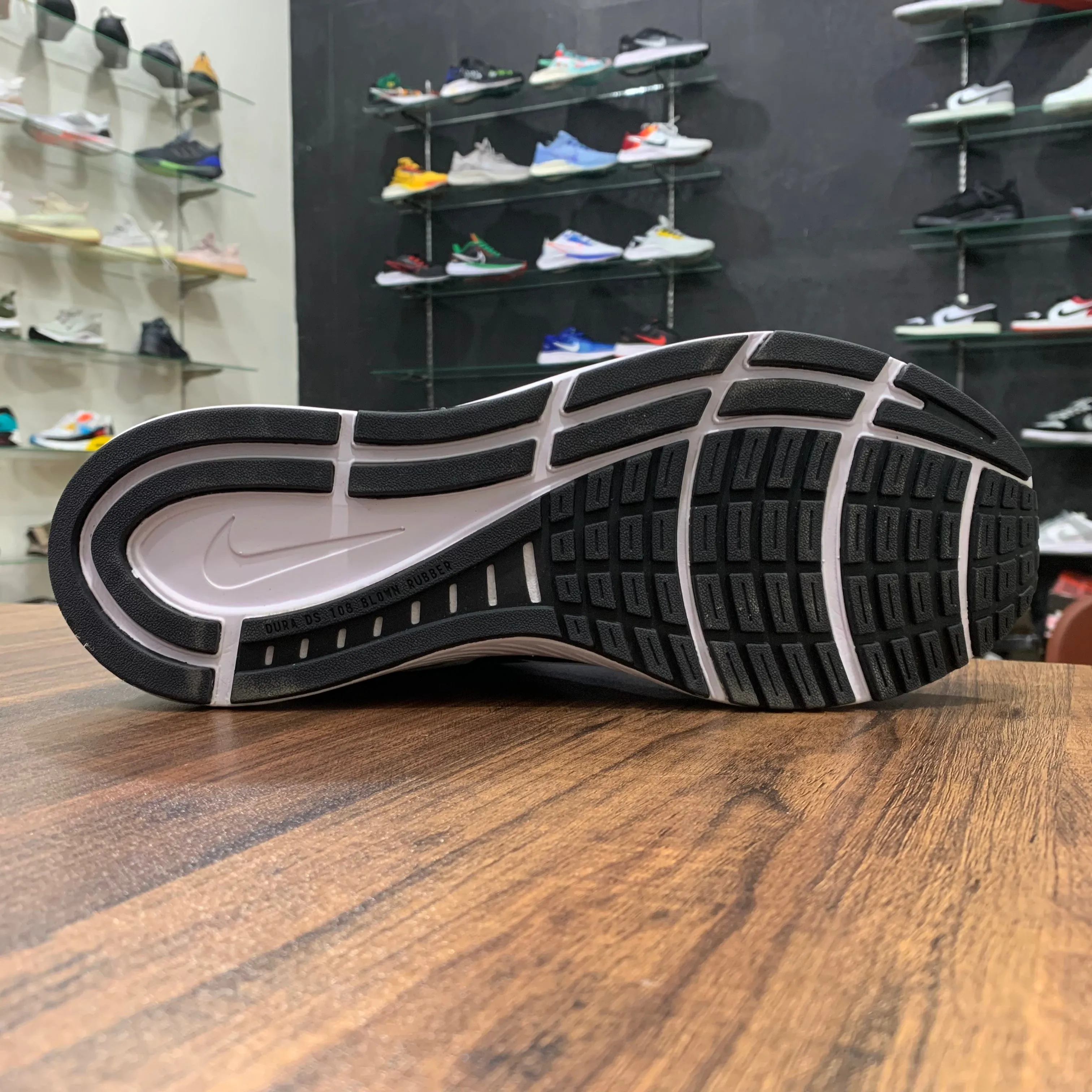 NK Zoom Structure 23 Black White