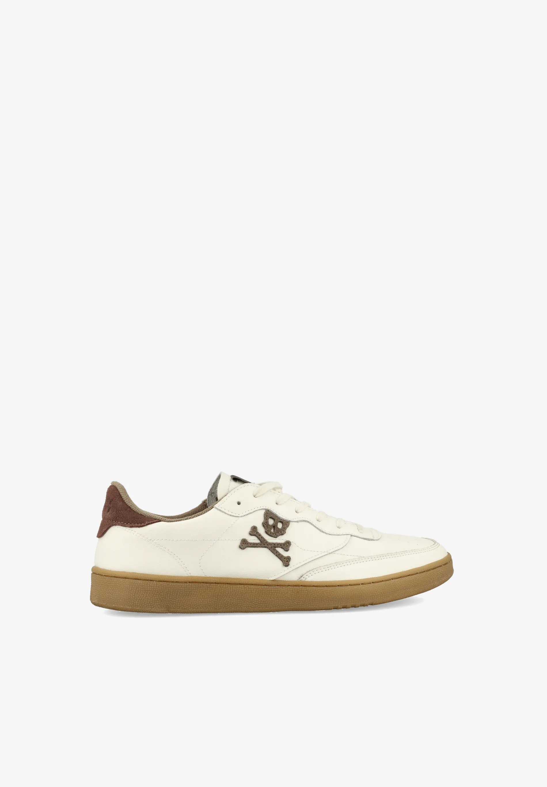 SAPATILHAS COM SKULL LATERAL E SOLA CASCO