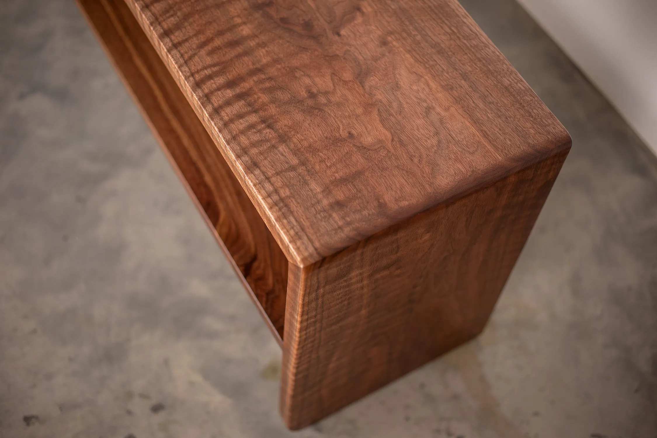 SHORTCUT BENCH W/ SHELF