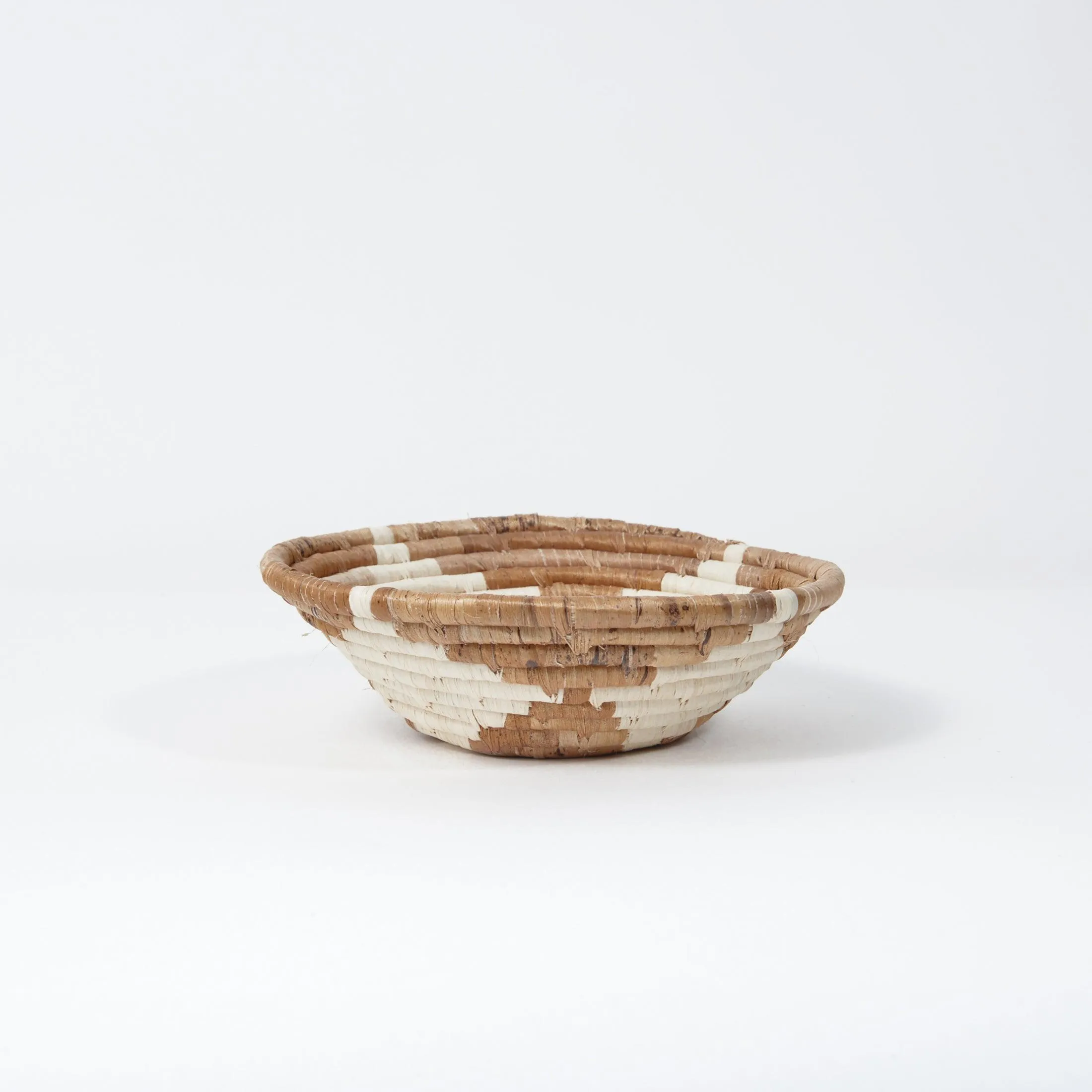 Small Monochrome Daisy Basket ~ Banana Fiber