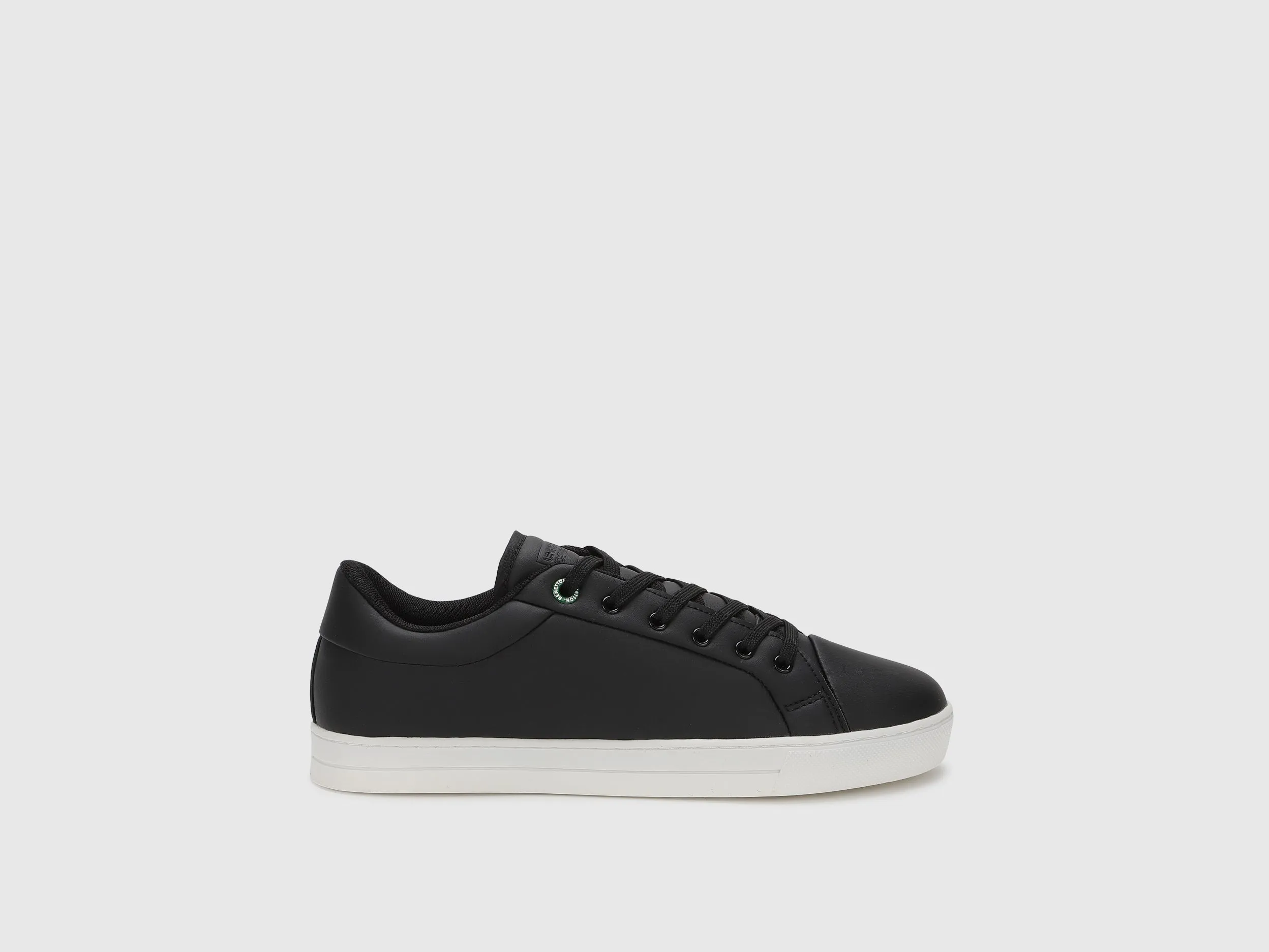 Solid Pattern Casual Sneakers