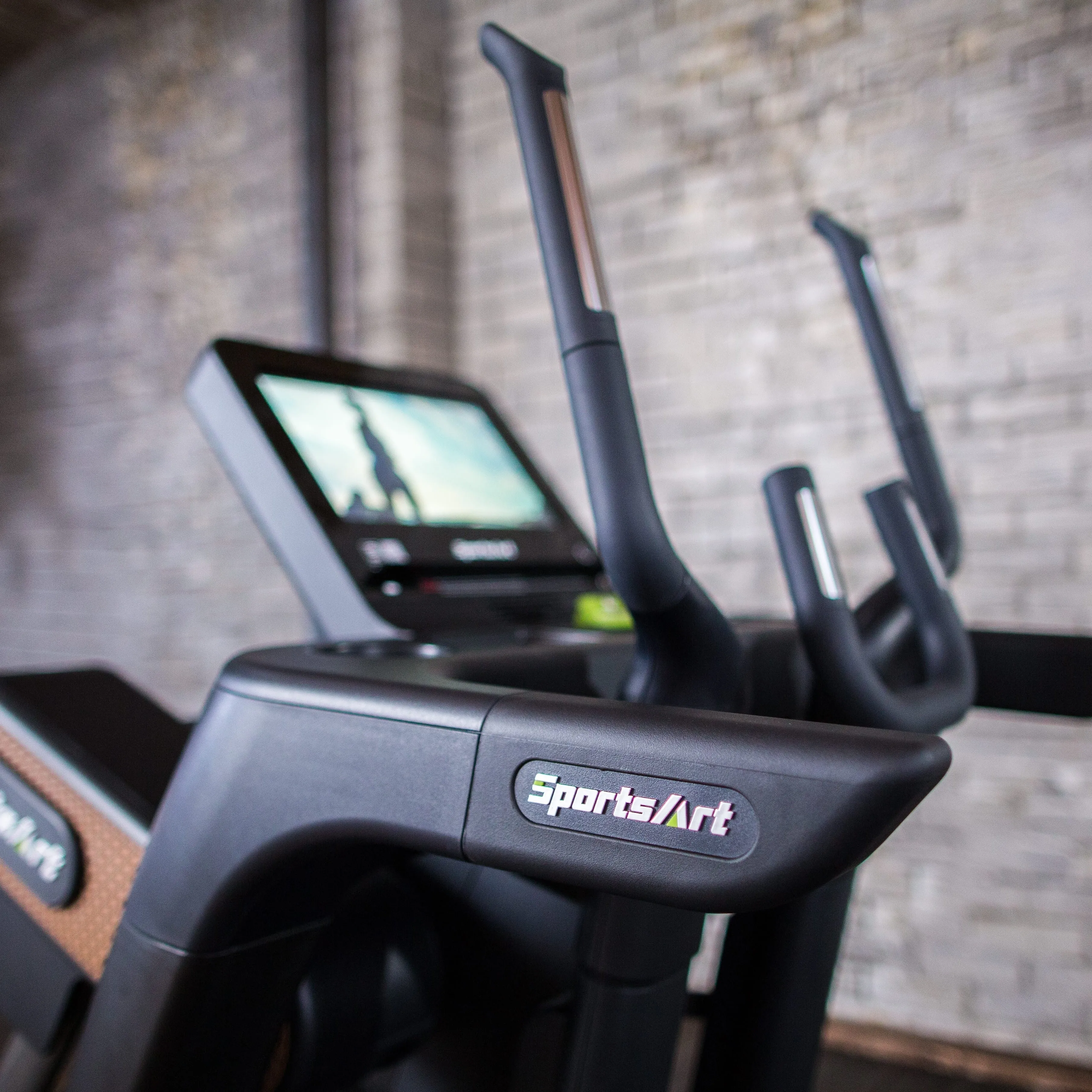SportsArt V886-16″ VERSO CROSS TRAINER