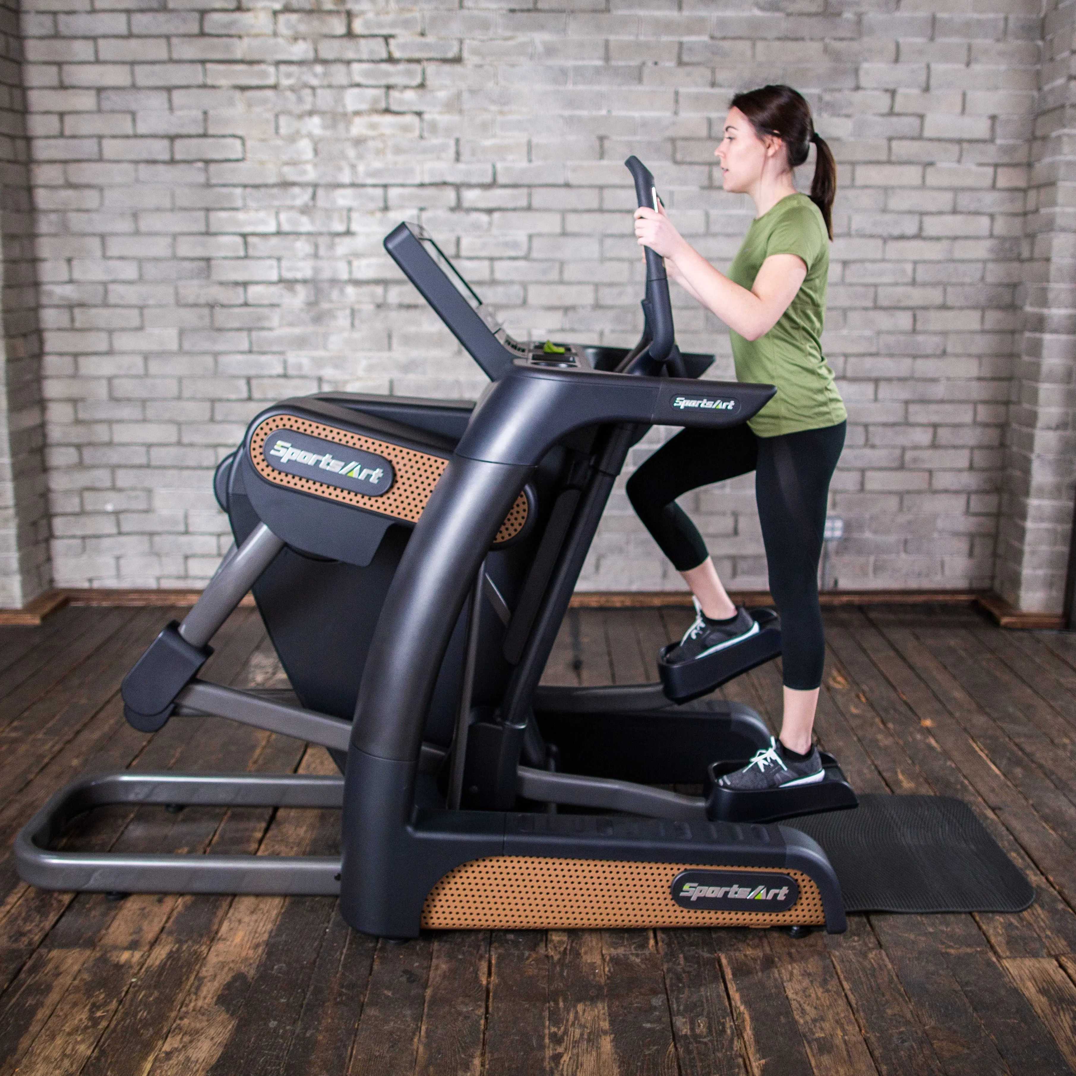 SportsArt V886-16″ VERSO CROSS TRAINER