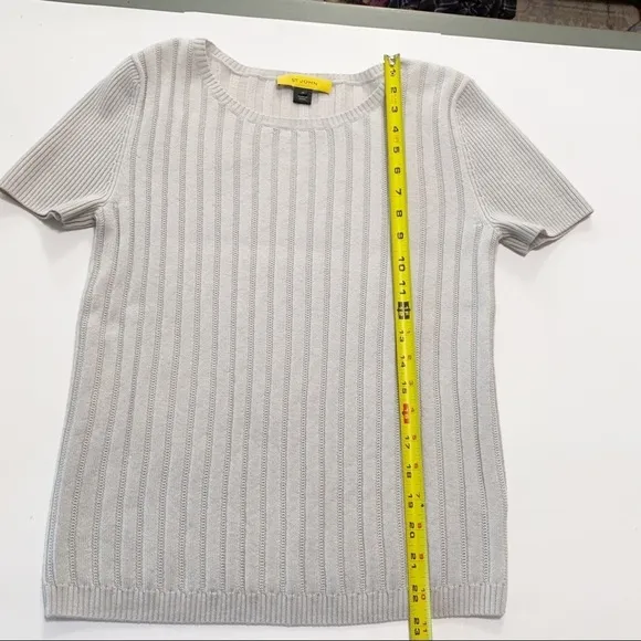 St. John Ribbed Short Sleeve 100% Wool Sweater Cream - Medium - Minimalist Chic