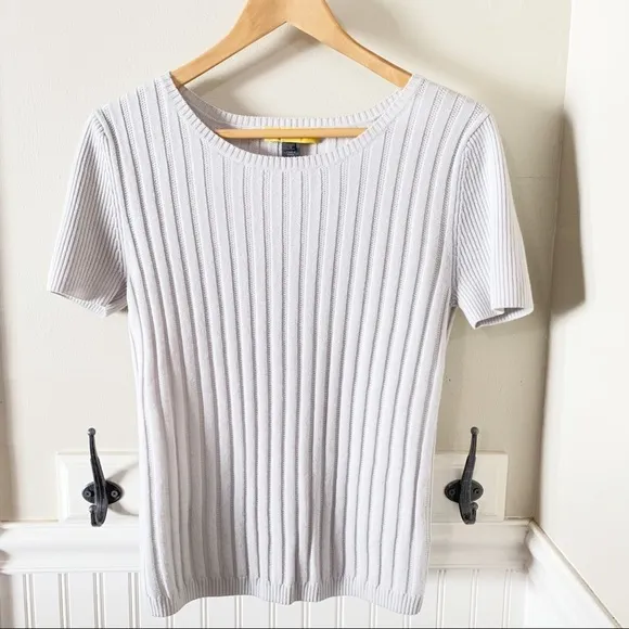 St. John Ribbed Short Sleeve 100% Wool Sweater Cream - Medium - Minimalist Chic