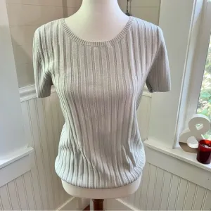 St. John Ribbed Short Sleeve 100% Wool Sweater Cream - Medium - Minimalist Chic