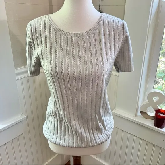 St. John Ribbed Short Sleeve 100% Wool Sweater Cream - Medium - Minimalist Chic