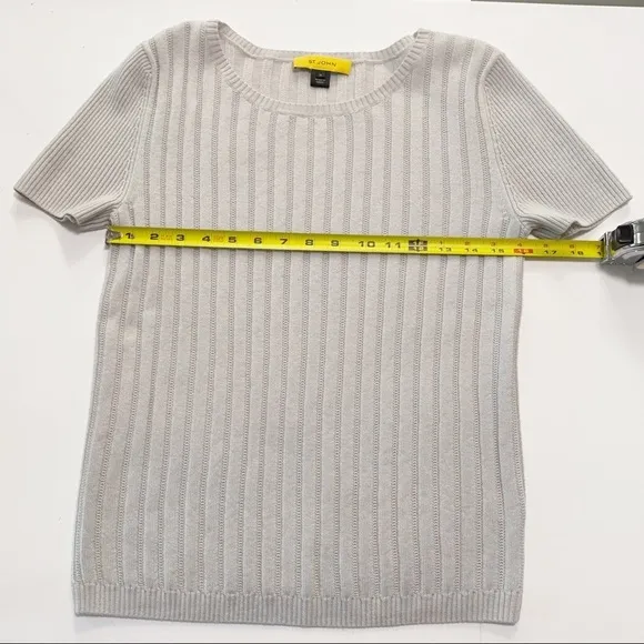 St. John Ribbed Short Sleeve 100% Wool Sweater Cream - Medium - Minimalist Chic