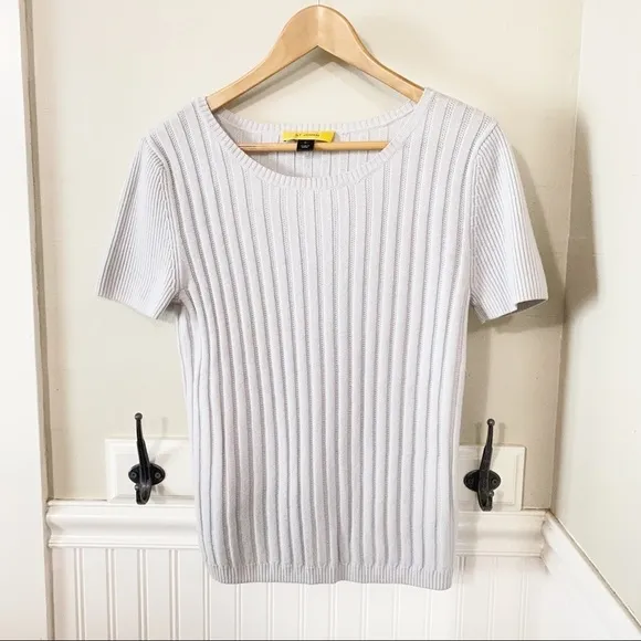 St. John Ribbed Short Sleeve 100% Wool Sweater Cream - Medium - Minimalist Chic